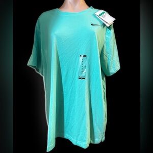 Nike NWT Men's Turquoise Short Sleeve Tee
